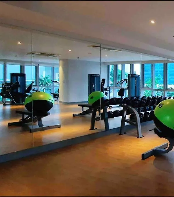 Tropical 1Br Uptown Parksuites Bgc, 200Mbps Smart Tv Manila